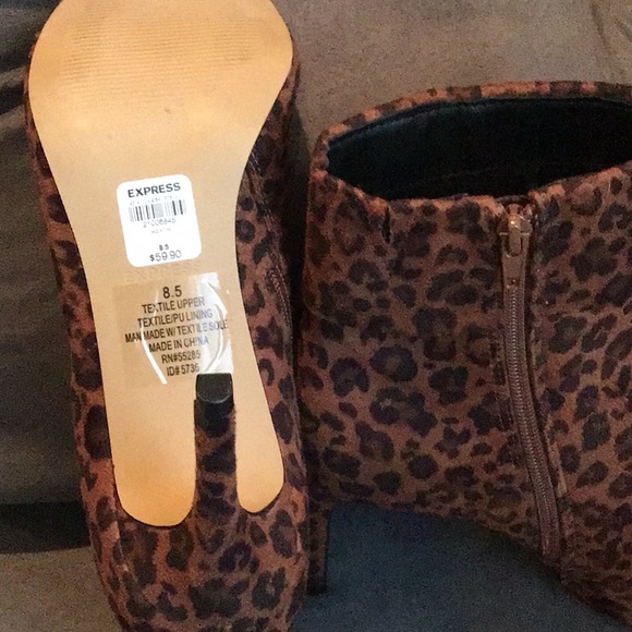 Express. Boots. Leapord Print. - Picture 3 of 3